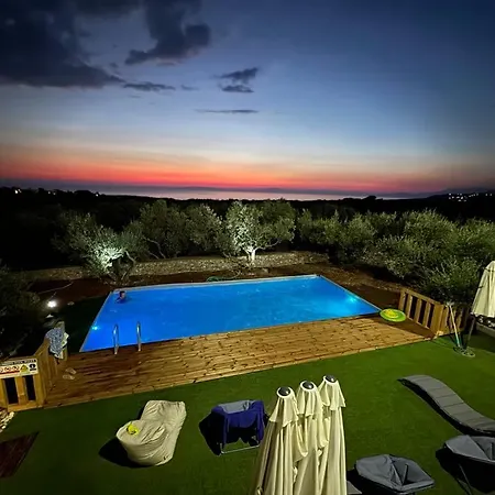 Elements Of Diros Guest house