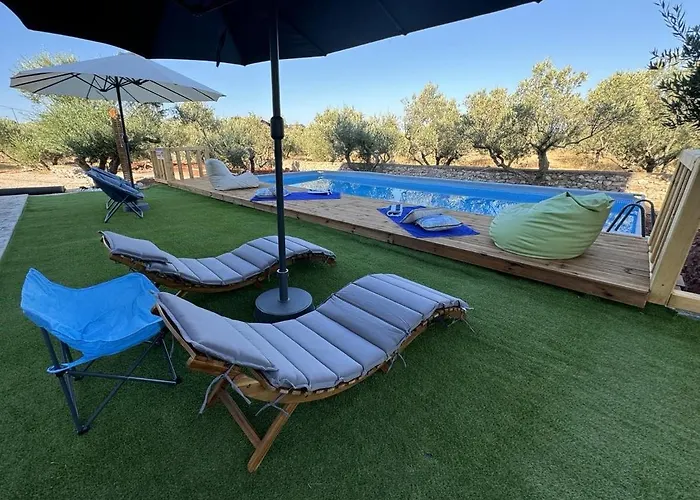 Elements Of Diros Pírgos Dhiroú